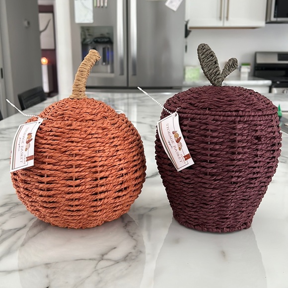 Target 2023 - NWT - Pumkin & Apple Baskets with Removable Tops - Picture 1 of 14